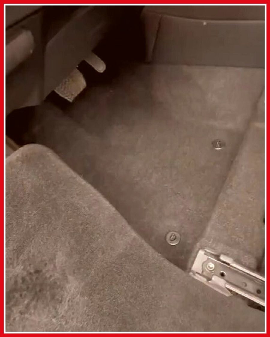 Toyota Corolla Cross kullanıcısı, paspasında ilginç bir detay buldu