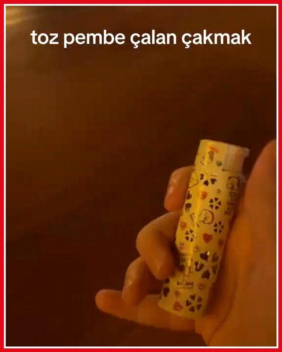 Kadın, Manifest'in "Toz Pembe" şarkısını çalan çakmağını tanıttı