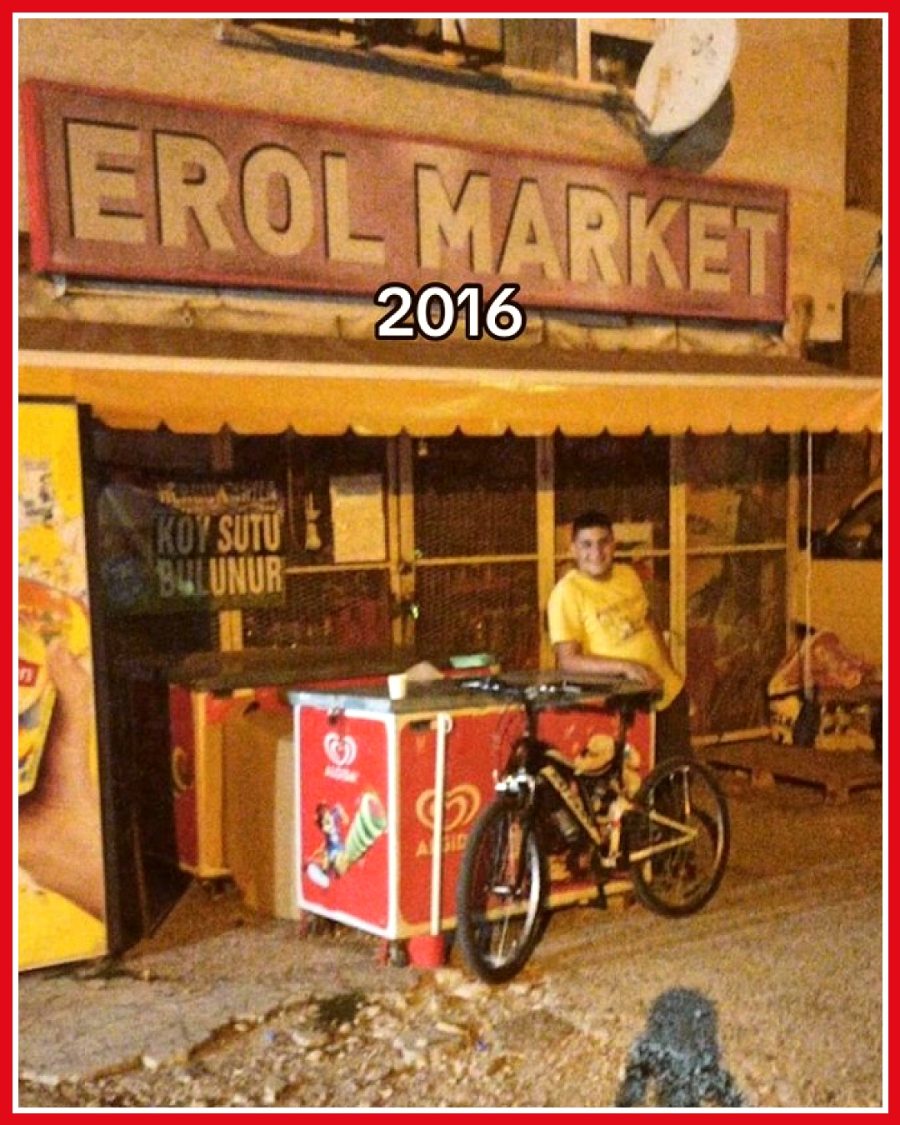 Adam 10 yıl önceki bisiklet fotoğrafının çekildiği yere