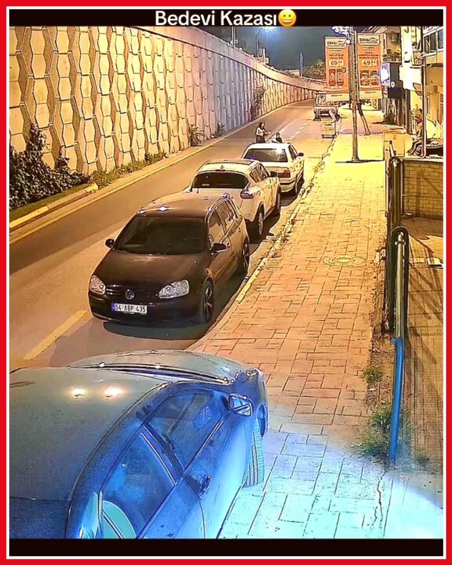Sakarya Adapazarı'nda kurye topa basınca motosikletiyle devrildi