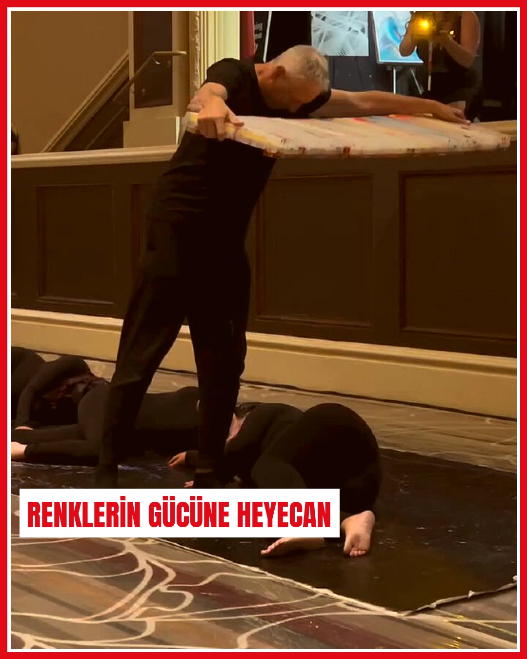 Simon Bull'un renklerin gücü gösterisi davetlilerden yoğun ilgi